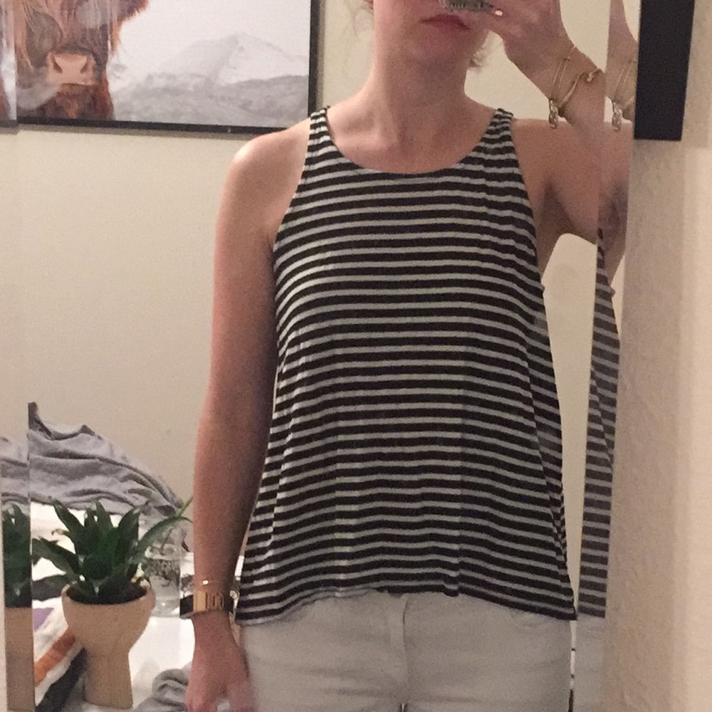 Flattering Black and White Flowy Tank size S